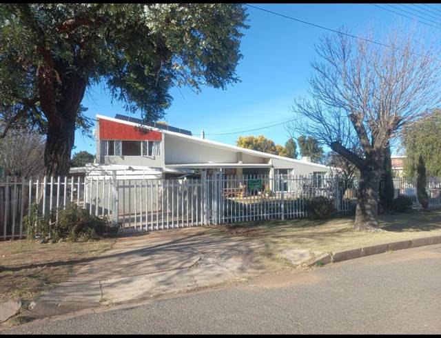 6 BEDROOM HOUSE FOR SALE IN BERGSIG
